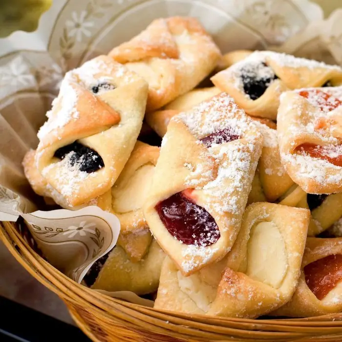 Rogaliki (Polish Croissant Cookies) (Polish Dessert)